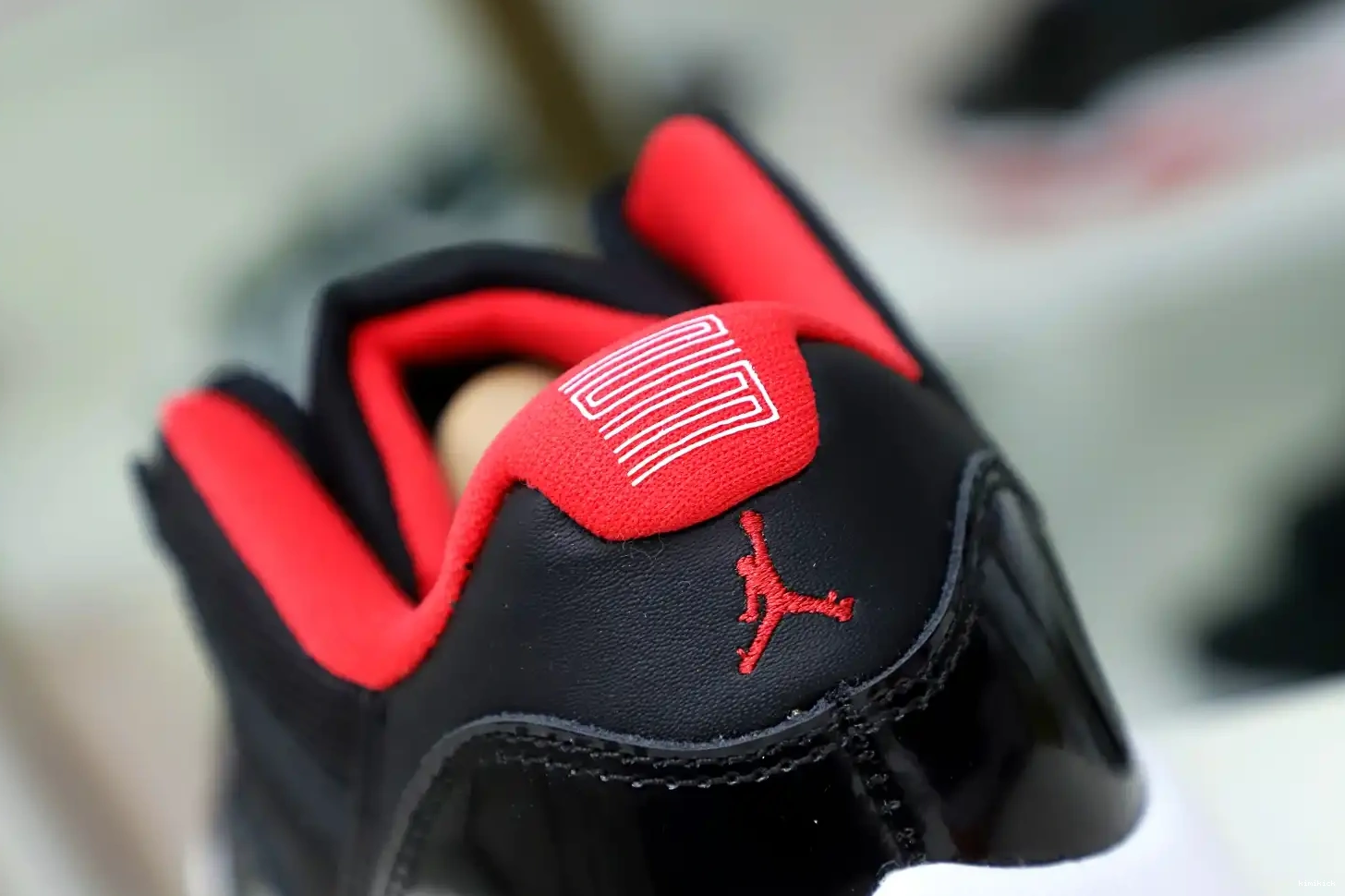 11 JORDAN Kimikick BRED RETRO AIR LOW 0424